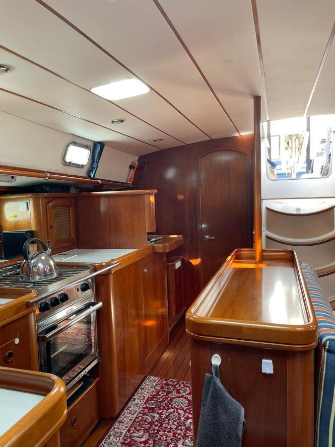 Beautiful And Comfortable Sailboat With Secure Parking Available Barcelona
